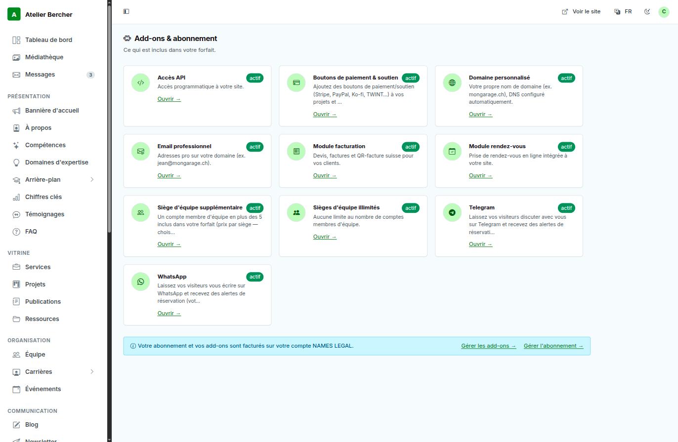 O ecrã de add-ons na consola: um cartão por add-on, com uma etiqueta ativo e uma ligação Abrir.